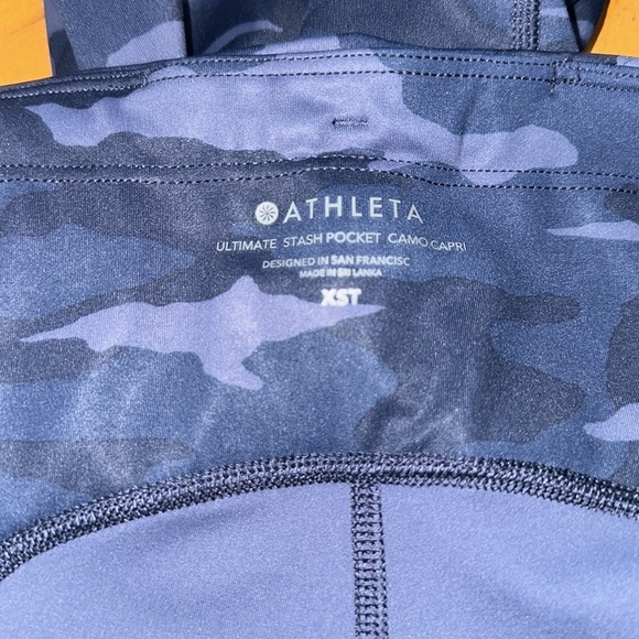Athleta ultimate stash‎ pocket camo capri - Picture 8 of 8
